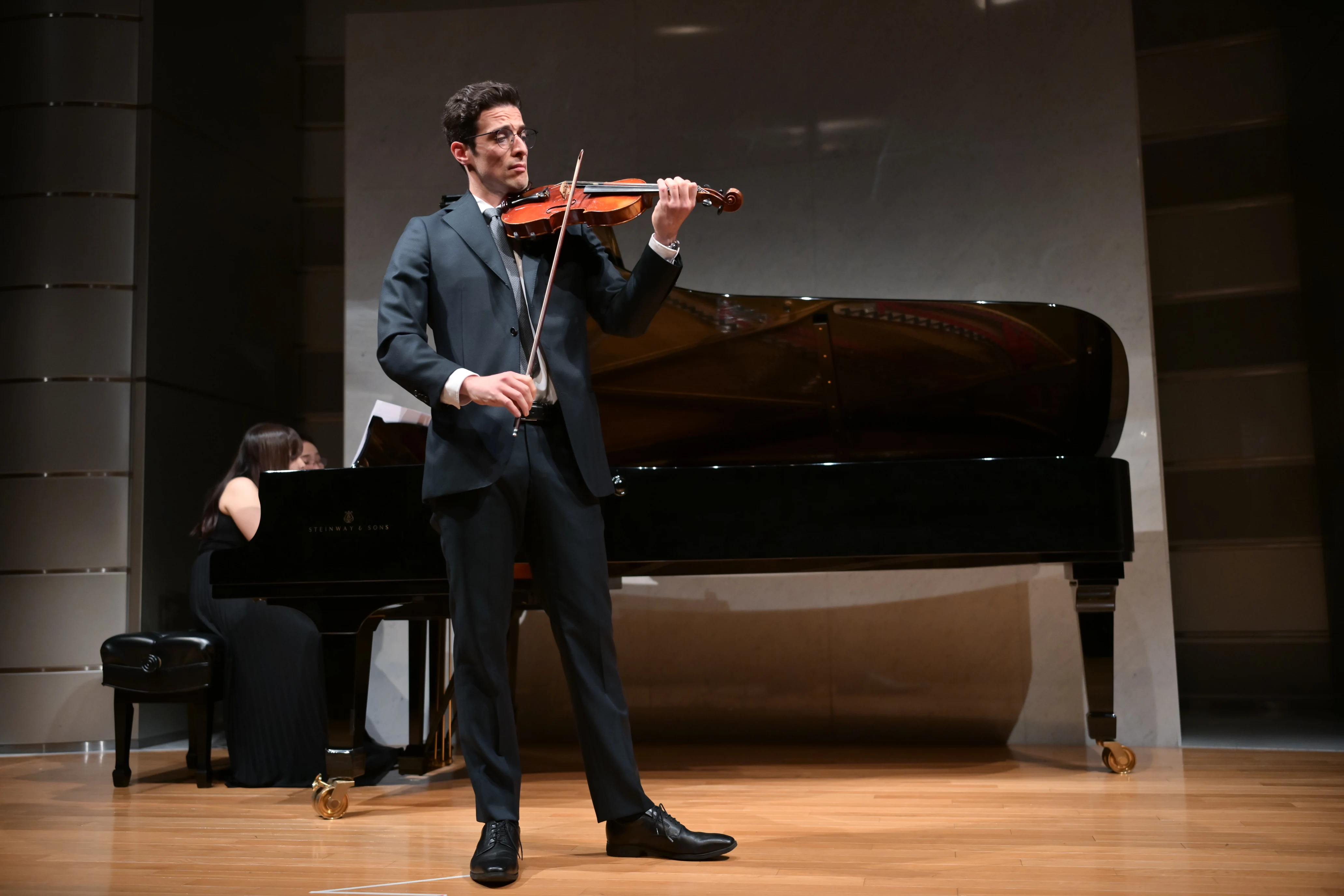 Gabriel Toaldo performing