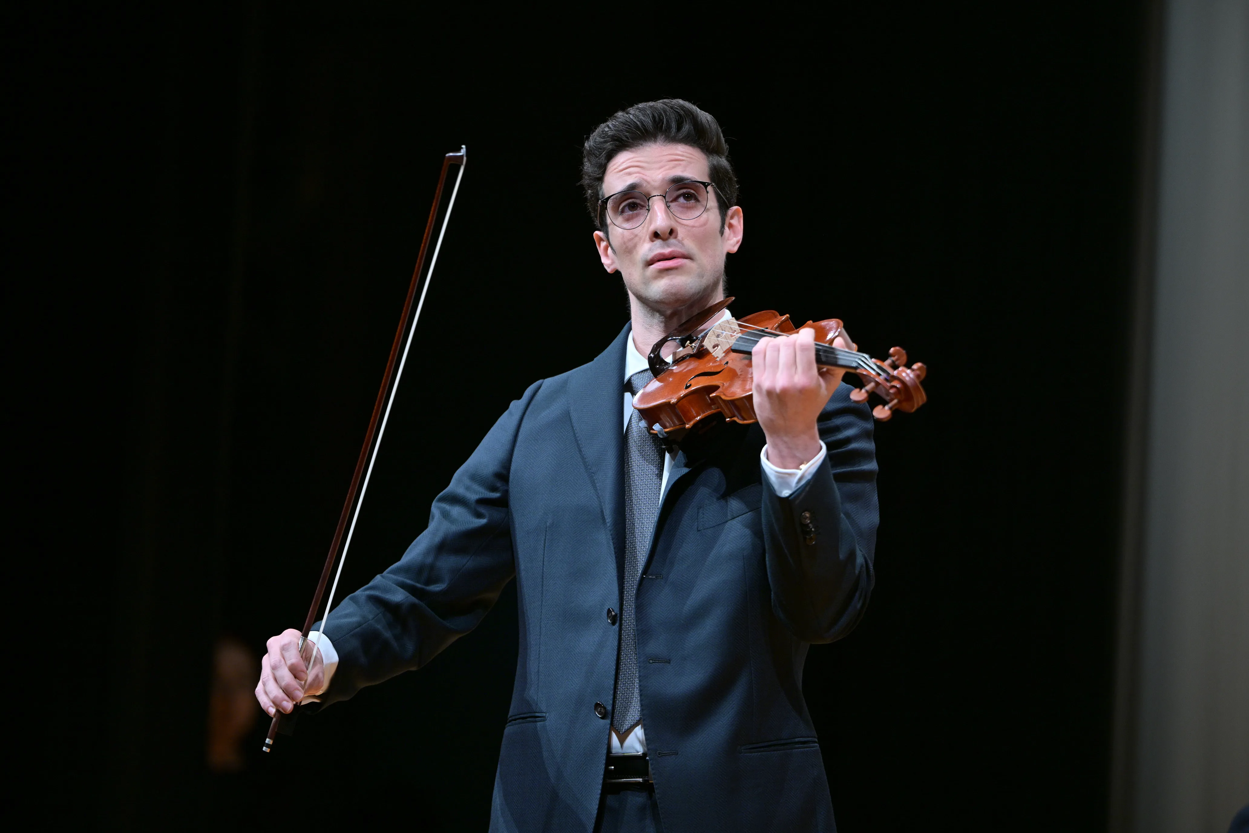 Gabriel Toaldo performing